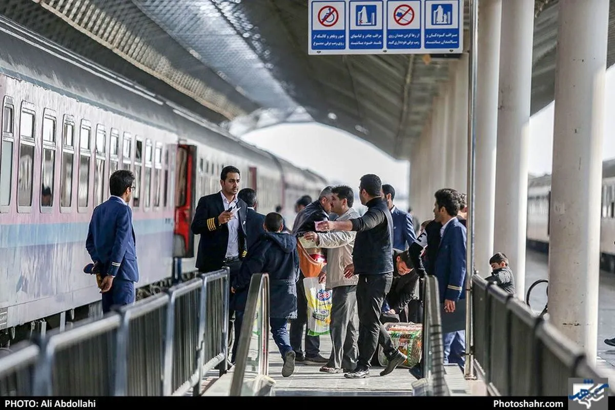 مسافران از خدمات حمل و نقل ریلی گلایه دارند | ستاره‌های کم فروغ در قطار‌های مسافربری مشهد