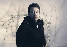 درباره محسن چاوشی، در چهل و چهارمین زادروز او، به بهانه انتشار قطعه تازه اش &laquo;آوازه خون&raquo; که نذر محرم کرد | چاوشی خوان حسین (ع)