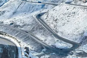 بارش برف در نقاط مختلف افغانستان راه&zwnj;های کوهستانی را مسدود کرد (۲۱ بهمن ۱۴۰۴)