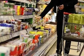 نگاهی به دلایل کاهش مصرف مواد غذایی خانواده&zwnj;های ایرانی | سبد خانوار در تنگنای تورم