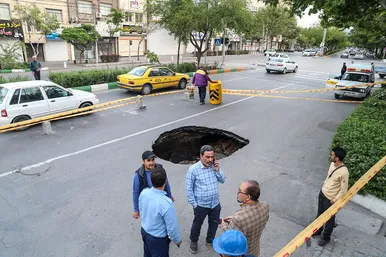 ریزش زمین در خیابان کلاهدوز