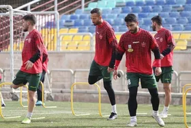 پرتاب برف پرسپولیس را محروم می&zwnj;کند؟