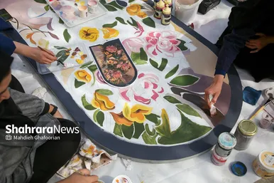 اجرای نقاشی سازه‌های موقت توسط هنرمندان پیشکسوت