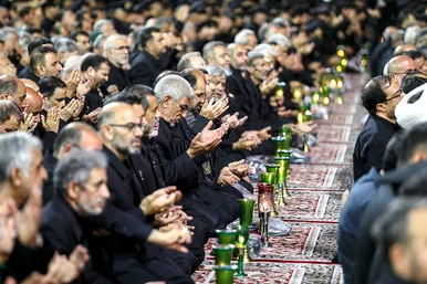 شام غریبان حسینی در حرم مطهر رضوی