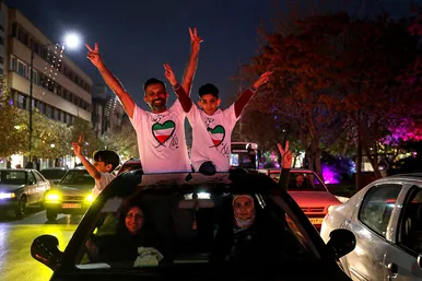 شادی مردم مشهد بعد از برد تیم ملی ایران 2