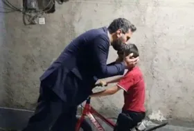 رئیس&zwnj;جمهور پسربچه&zwnj; اصفهانی را به آرزویش رساند + عکس