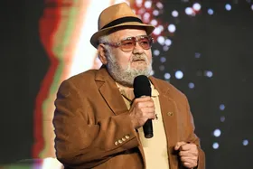 دختر زنده&zwnj;یاد اکبر عبدی: هزینه گل و بنر را به بیماران اختصاص دهید