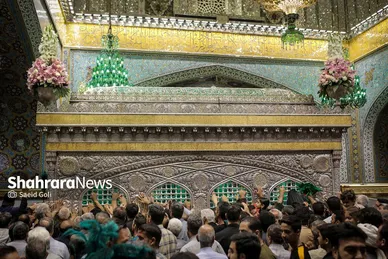 گزارش تصویری | آیین سنتی تعویض پوش ضریح مطهر امام رضا (ع)
