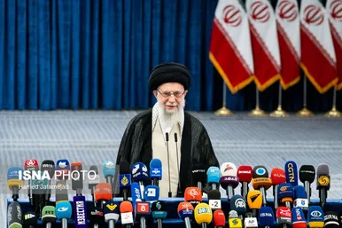 عکس‌هایی از حضور رهبر معظم انقلاب در شعبه اخذ رأی چهاردهمین انتخابات ریاست‌جمهوری
