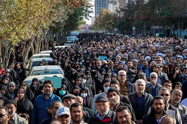راهپیمایی اصناف، بازاریان و نمازگزاران پس از نماز جمعه مشهد