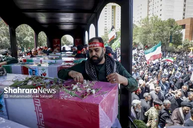گزارش تصویری | تشییع پیکر مطهر ۱۵ شهید حملات خصمانه اخیر رژیم صهیونیستی به ایران در مشهد مقدس (جمعه ۶ تیر ۱۴۰۴)
