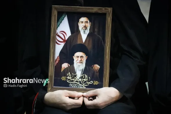 ویدئو | مشهدی‌ها در دویست‌و‌یازدهمین شب مقاومت، پای آرمان‌های ایران ایستادند | رزمندگان ۸ سال دفاع مقدس در سنگر خیابان (۵ مهر ۱۴۰۵)