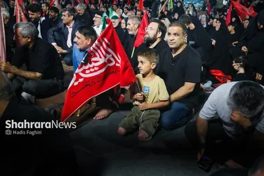 گزارش تصویری | مردم مشهد همچنان پای کار انقلاب