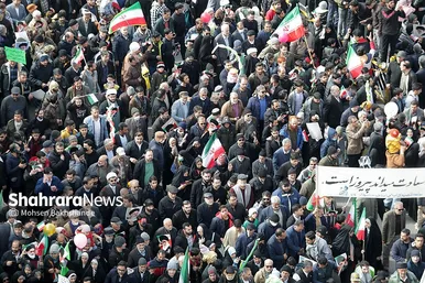 گزارش تصویری | راهپیمایی مردم مشهد در یوم الله ۲۲ بهمن ۱
