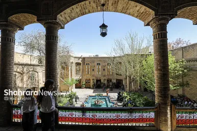 گزارش تصویری | مسافران نوروزی در خانه داروغه مشهد