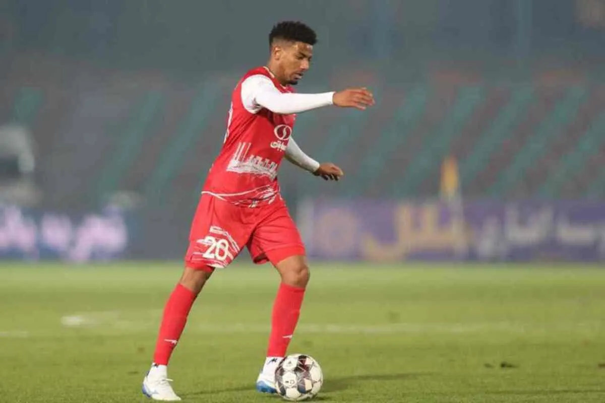 پرسپولیس دفاع جذب می‌کند