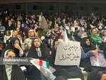 آغاز برنامه انتخاباتی نامزدهای انتخابات ریاست‌جمهوری در مشهد | از حضور باتأخیر پزشکیان تا تغییر مکان سخنرانی جلیلی (۶ تیر ۱۴۰۳) + فیلم و عکس