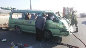 ۱۷ مجروح در پی تصادف تاکسی ون با سمند در حومه مشهد