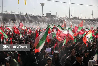 گزارش تصویری | اقامه نماز بر پیکر رهبر شهید و خانواده ایشان با حضور میلیونی عاشقان