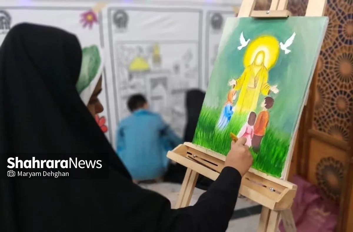 نقاشی زائران خردسال غیرایرانی بر دیوار مهربانی | جشنی برای وحدت در حرم امام رضا (ع)