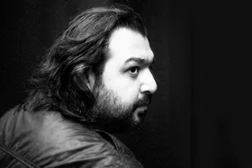 &laquo;گفتگویی با هاکان گوندای&raquo; منتشر شد | تلاش برای بیدار ماندن پایان ندارد مانند نبرد با جاذبه