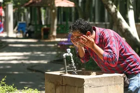 پیش&zwnj;بینی&zwnj;ها از میانگین ۴۰&zwnj;درجه&zwnj;ای دمای مشهد حکایت دارد | تابستان سوزان، پیش روی شهر