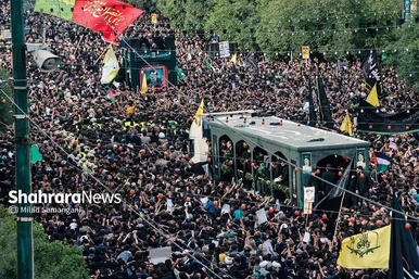 عکس‌هایی از مراسم تشییع پیکر شهدای خدمت در مشهد (۱)