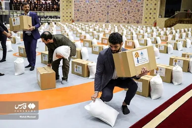 کمک مؤمنانه قهرمانان کشتی