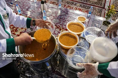 ضیافت افطاری زائران حرم مطهر رضوی