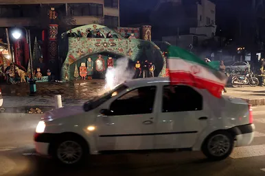 شادی مردم مشهد بعد از برد تیم ملی ایران مقابل ژاپن