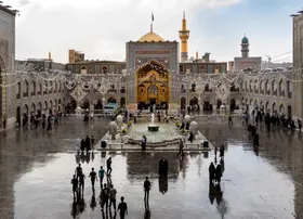 تصاویری از بارش شدید باران در حرم امام رضا (ع) + فیلم (۲۲ تیر ۱۴۰۳)