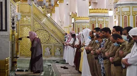 ویدئو| اقدام بی&zwnj;سابقه امام جمعه مدینه در خواندن حدیثی درباره امام علی(ع)