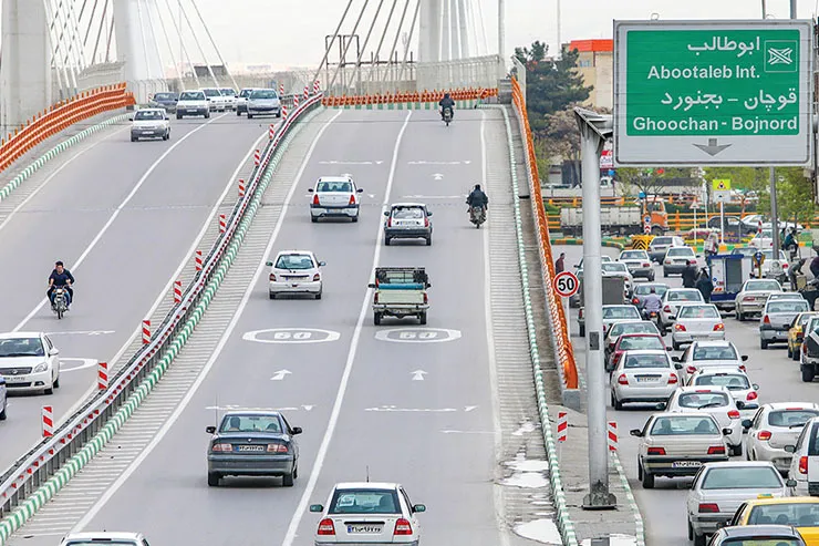 درباره ضرورت رانندگی بین خطوط