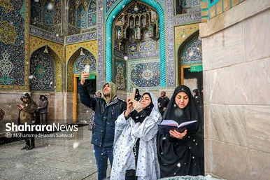 بارش برف در حرم مطهر رضوی