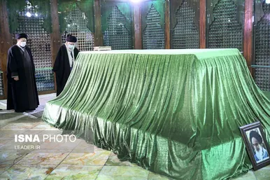 حضور مقام معظم رهبری در مرقد مطهر امام خمینی(ره) و گلزار شهیدان