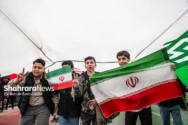 گزارش تصویری | راهپیمایی مردم مشهد در یوم الله ۲۲ بهمن ۱
