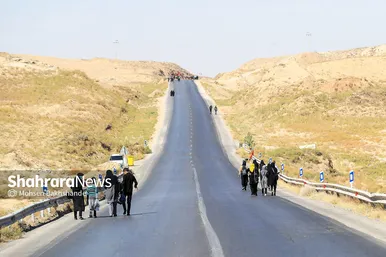 زائران پیاده امام رضا (علیه السلام)