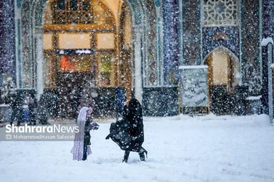 بارش برف در حرم مطهر رضوی