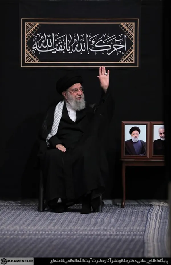 آخرین شب مراسم عزاداری حضرت اباعبدالله الحسین (ع) با حضور رهبر انقلاب +عکس و فیلم