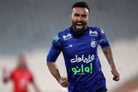 ارسلان مطهری در استقلال می‌ماند