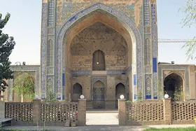 نگاهی به تاریخچه و معماری مصلای پایین&zwnj;خیابان مشهد | دری به سوی آسمان