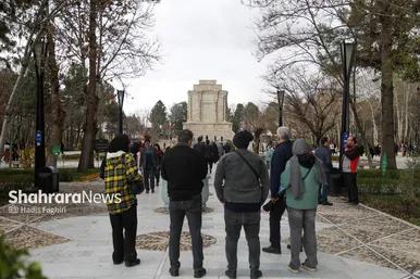گزارش تصویری | گردشگران نوروزی در آرامگاه فردوسی