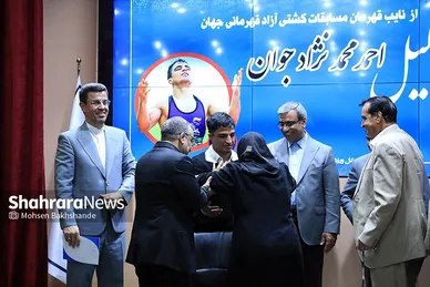 گزارش تصویری | مراسم تجلیل از احمد جوان نایب قهرمان مسابقات کشتی آزاد قهرمانی جهان در زاگرب