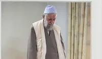 تصویری دیده نشده از رهبر شهید انقلاب در حال اقامه نماز در منزل