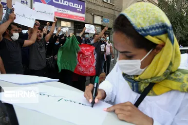 تجمع افغانستانی‌های مقیم تهران و مشهد در مقابل کنسولگری پاکستان