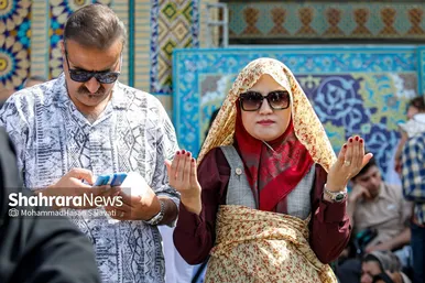 گزارش تصویری | لحظه تحویل سال در حرم مطهر امام رضا (ع)