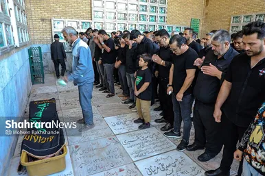 عکس‌هایی از تشییع پیکر پدر خداداد عزیزی در مشهد