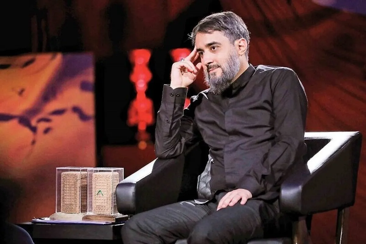 بوسه محمدحسین پویانفر بر دستان مداح خردسال افغانستانی + فیلم