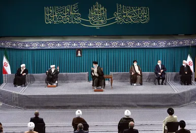 دیدار جمعی از مسئولان نظام و مهمانان شرکت کننده در کنفرانس وحدت اسلامی با رهبر معظم انقلاب