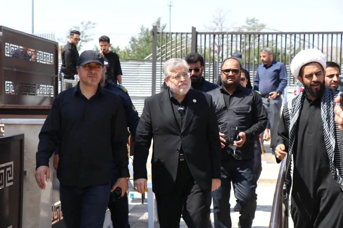 استقبال از زائران در ایستگاه‌های هشت‌گانه مبادی ورودی شهر مشهد | شهردار مشهد مقدس: امسال رینگ شبکه ریلی قطار شهری مشهد برای خدمت به زائران کامل شد
